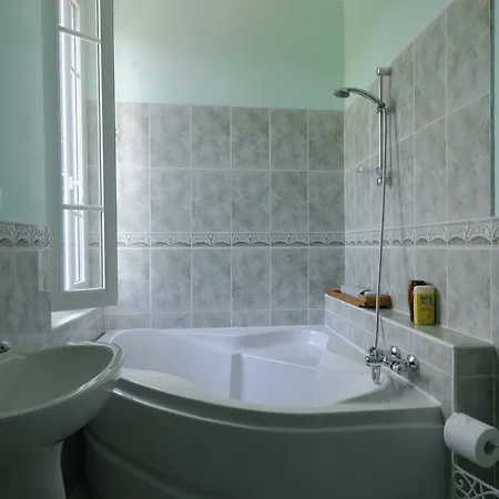 Les Claires Bed & Breakfast